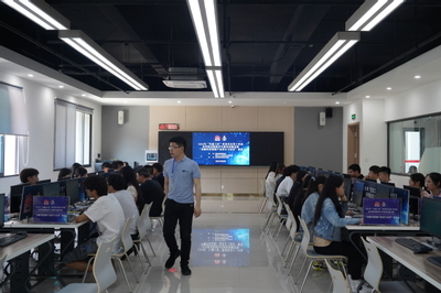 重庆市第十四届高职技能竞赛“金融科技创新产品设计与运营”赛项成功举办，我校承办彰显教育科技融合新高度